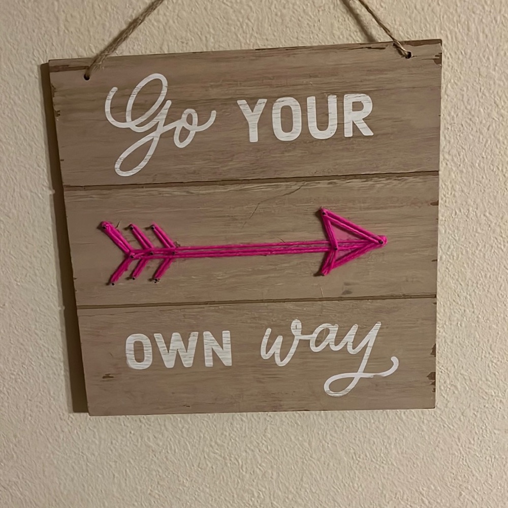 Go your own way hanging decor